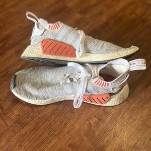 Men’s Adidas tennis shoes size 11